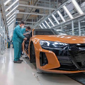 Polo Automotivo do Ceará inaugura produção de carros elétricos e fortalece indústria nacional